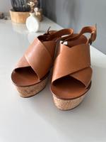 Schöne Sandalen mit Keilabsatz Gr.40 Leder Nordrhein-Westfalen - Lippstadt Vorschau