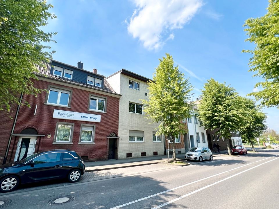 Sanierte 2,5-Zi.-Wohnung mit Einbauküche in Grevenbroich in Düsseldorf