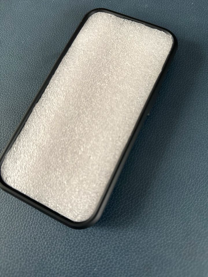 ROKFORM Handycase crystal für iPhone 15pro in Berlin