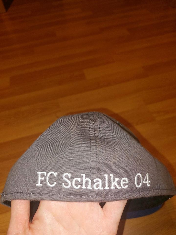 Schalke Cap in Castrop-Rauxel