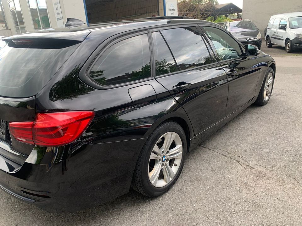 BMW 320 Baureihe 3 Touring 320d xDrive Sport Line in Düsseldorf