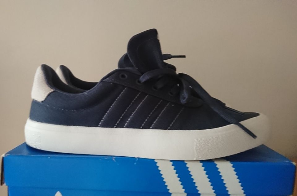 Adidas Sneaker aus Stoff Gr 41 1/3 dunkelblau in Hannover