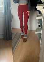 Lululemon Leggings Tall Rot Gr. 2 / XS Wunder Train Hessen - Bad Vilbel Vorschau