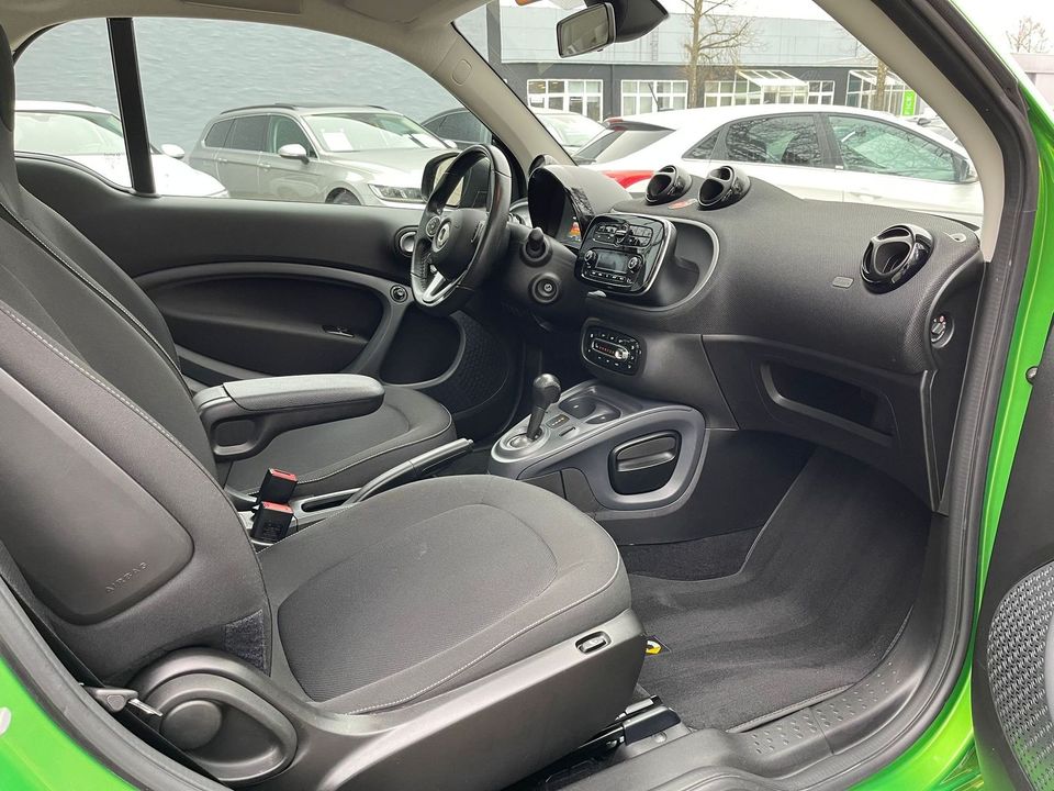 Smart ForTwo Electric Drive EQ LED Pano Lenkradheizung in Reutlingen