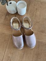 UNISA Sandalen Mädchenschuhe Espadrilles Gr. 35 Flieder metallic Rheinland-Pfalz - Trier Vorschau