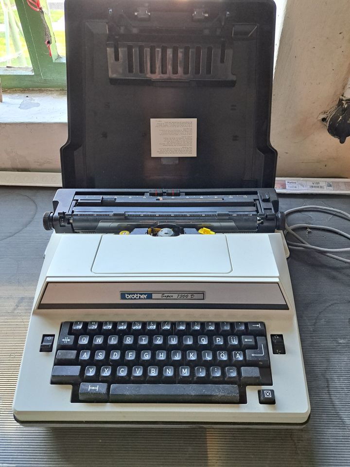 Alte Schreibmaschine von Brother in Mauerstetten