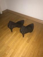 Pumps neu schwarz Wildlederoptik 38/8,5 cm mit Nieten von Street Hannover - Ahlem-Badenstedt-Davenstedt Vorschau