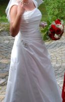 Traumhaftes Brautkleid mit Schleier und Schmuck Bayern - Ortenburg Vorschau