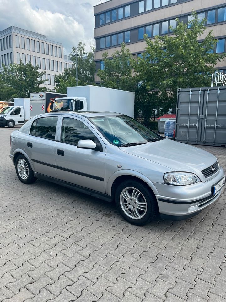 Opel Astra T98 in München