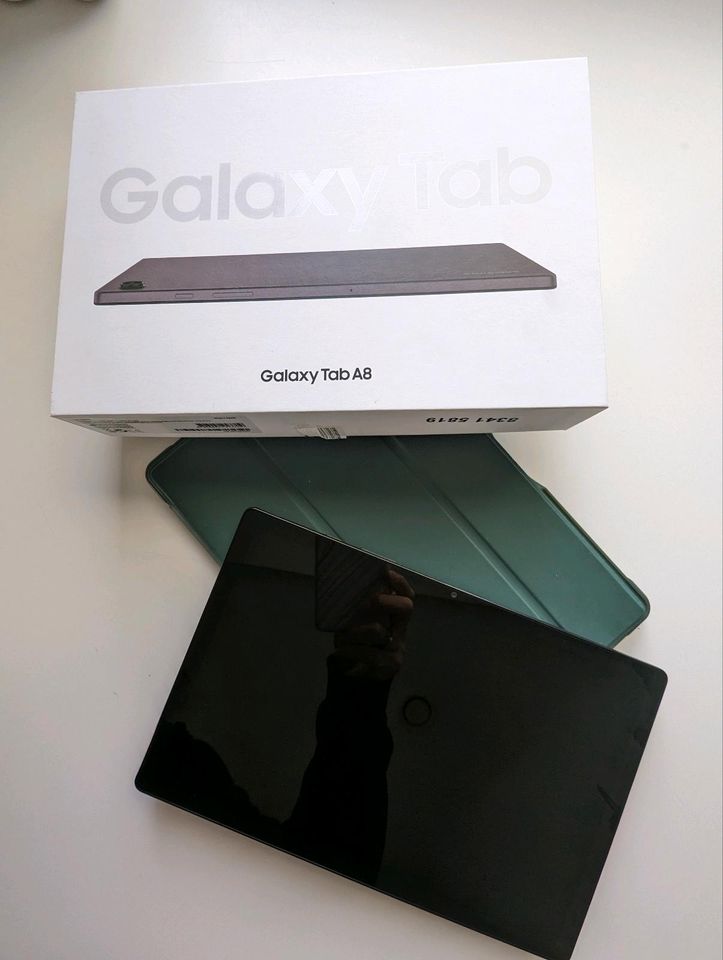 Galaxy Tab A8 32GB mit Hülle grün in Obertraubling