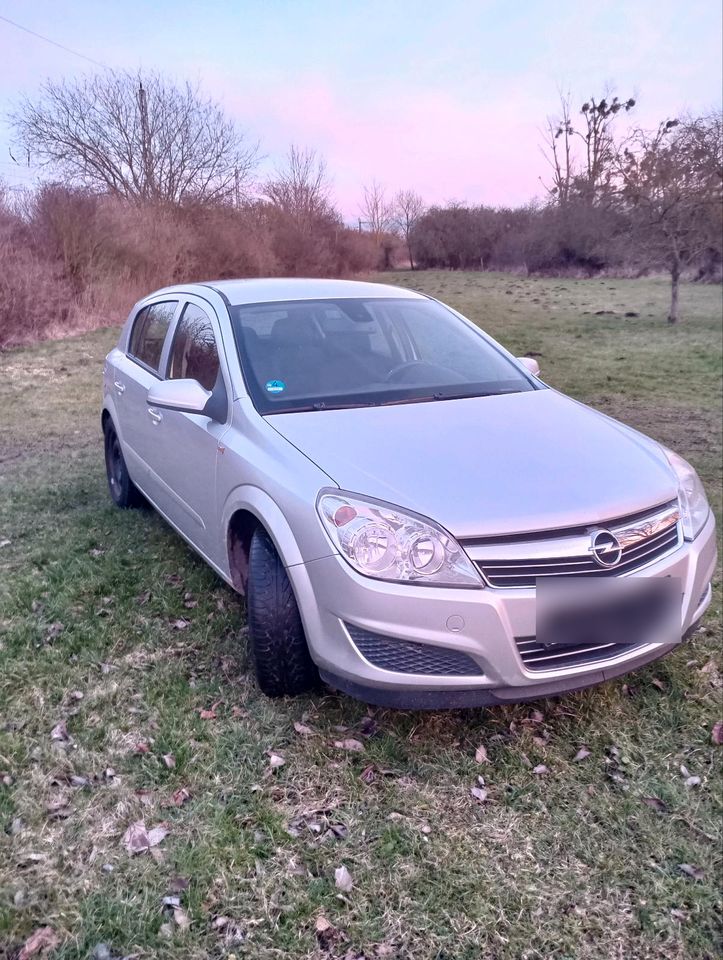 Opel Astra H 1.9. TÜV bis 2.2026 viele Neuteile in Ducherow