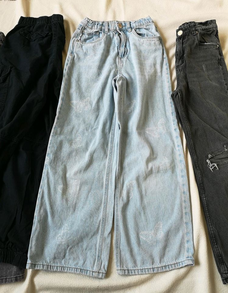 Hosen Jeans Gr. 140 - 146 in Groß Kordshagen