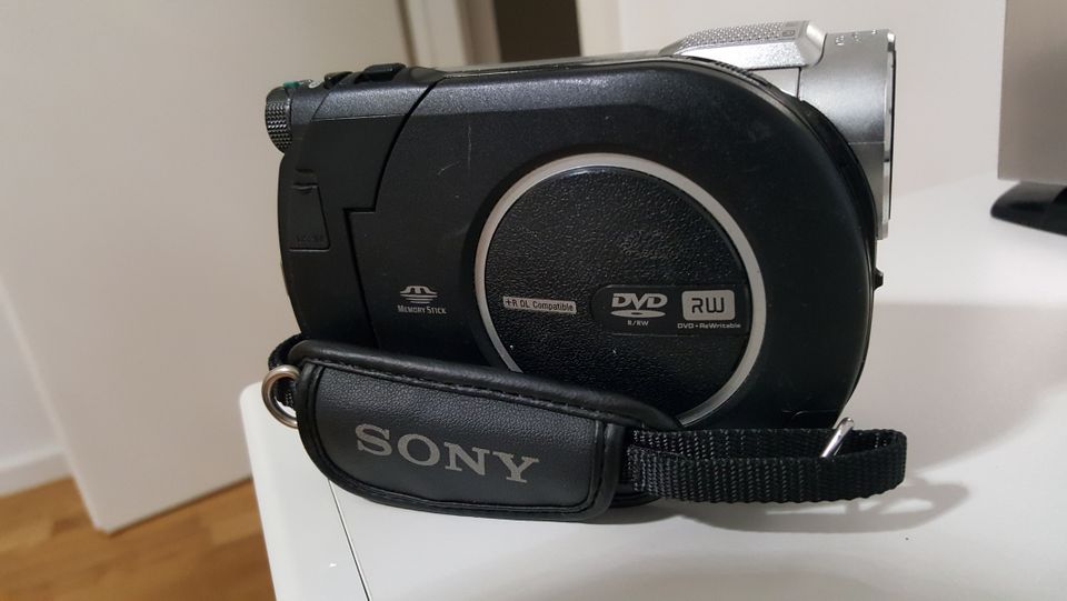 Videokamera Sony DCR-DVD 115E ohne Adapter gebrauchte Zustand in Mannheim