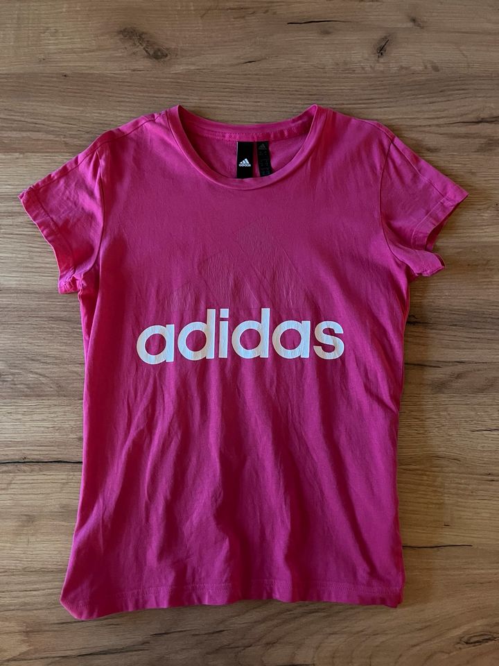Adidas T-Shirt S in Taucha