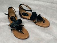 Clarks Sandalen Gr. 40 Schwarz Sandaletten Zehentrenner Leder Niedersachsen - Bad Essen Vorschau