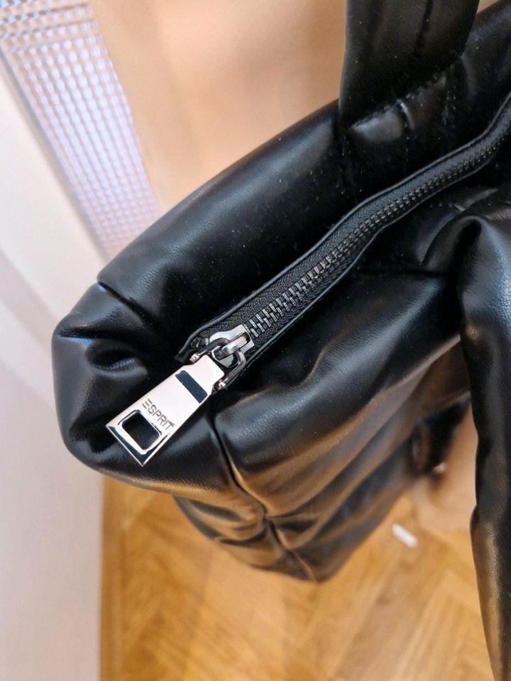 Esprit Shopper Tasche schwarz Kunstleder in Lübeck