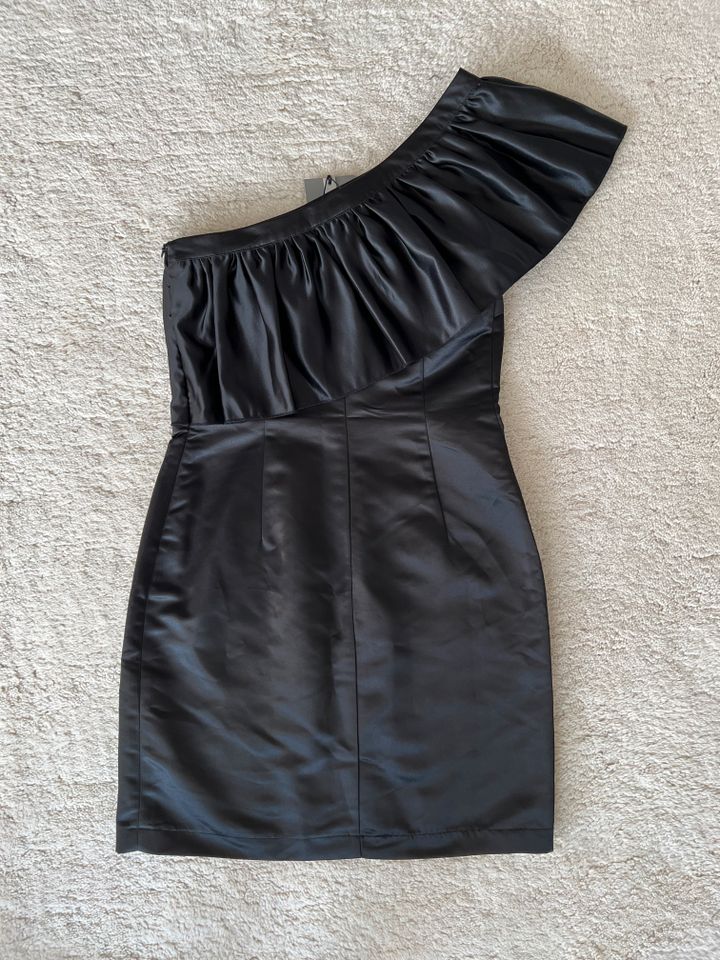 Vero Moda Cocktailkleid schwarz One Shoulder Satin Gr. S/M NEU* in Ennepetal