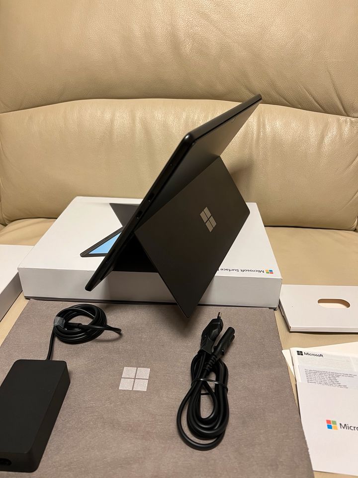 Microsoft Surface Pro 8, Wie Neu. Intel Core i5-8GB-256GB. in Rostock