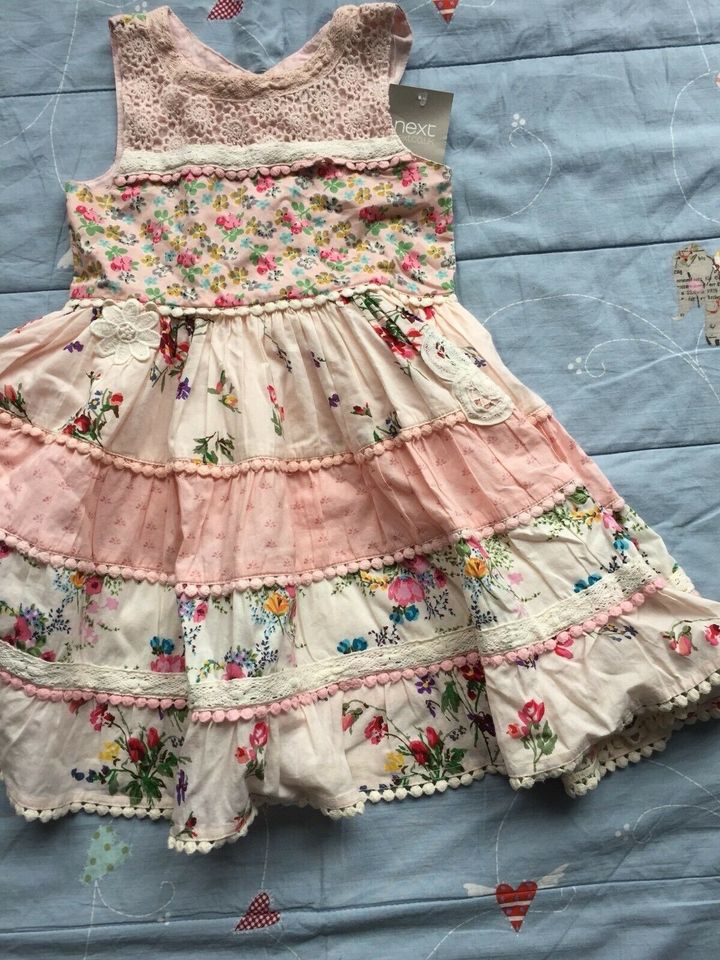 Next traumhaftes Kleid PromDress Blumen rosa in 98 in Schöffengrund