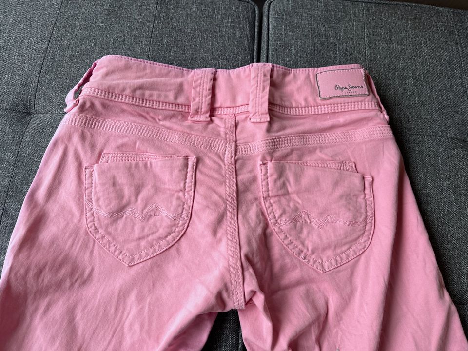 Pepe Jeans Crop Shorts Capri GR W26 Modell Venus pink in Themar