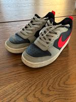 Nike Schuhe 37,5 schwarz grau rot Nordrhein-Westfalen - Rees Vorschau