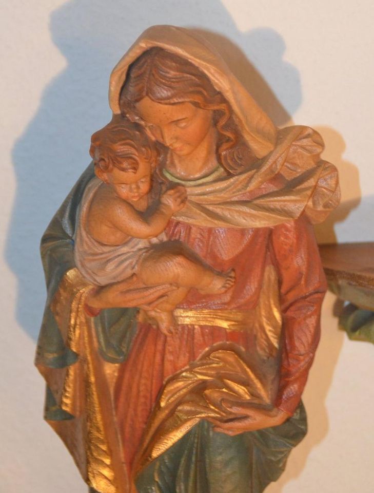 Holzfigur Madonna mit Jesus Kind geschnitzt und handbemalt in Köln