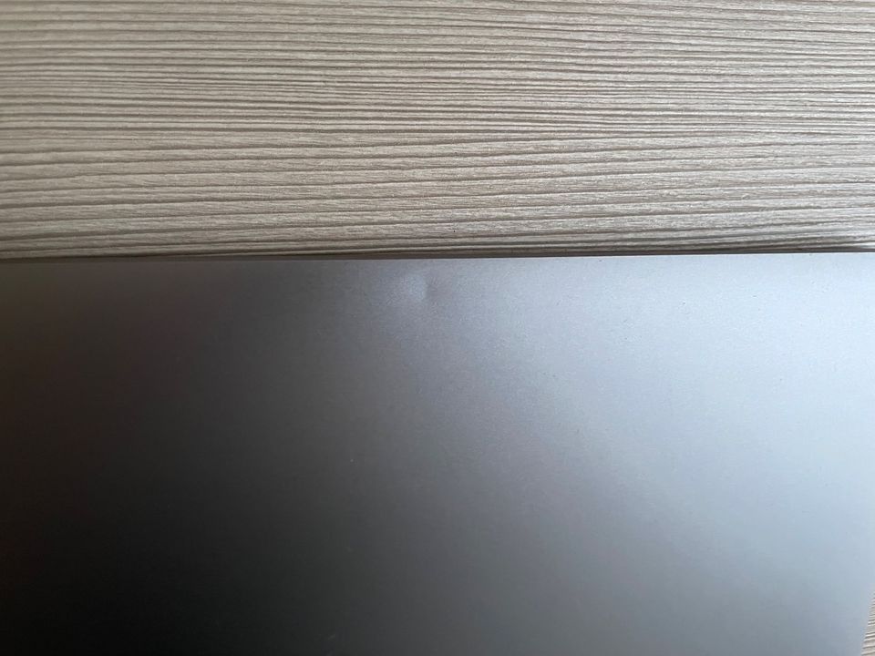 Apple MacBook Pro 16" (2019) Touch Bar Core i7 2,6 GHz Space Grau in Potsdam
