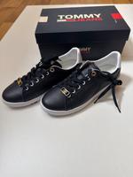 Tommy Hilfiger Damen Schuhe NEU Slipper Sneaker Berlin - Spandau Vorschau