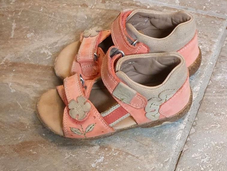 Mädchen Sandalen Größe 25 in Leipzig