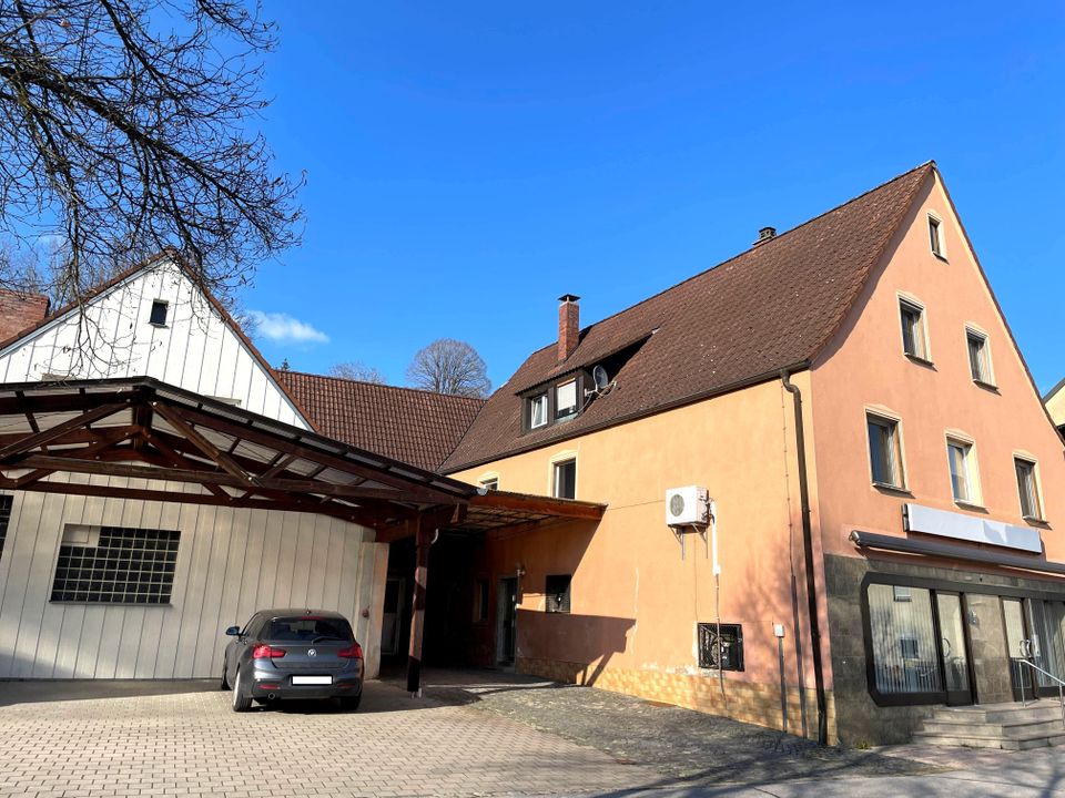 Haus mit Ladengeschäft mit 2 Wohnungen in Schmidmühlen