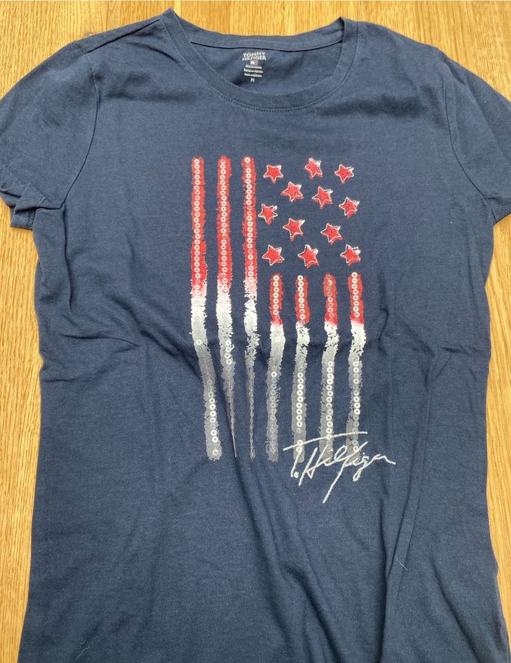 T-Shirt Tommy Hilfiger, dunkelblau mit Pailletten, Größe M in Ratingen