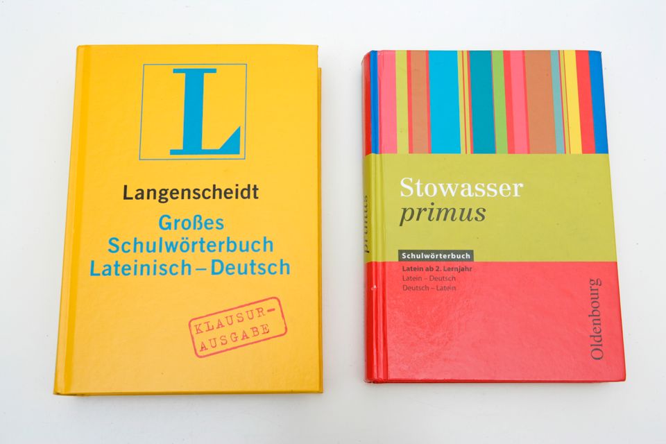 Stowasser Primus + Langenscheid Schulwörterbuch Klausur in Düsseldorf