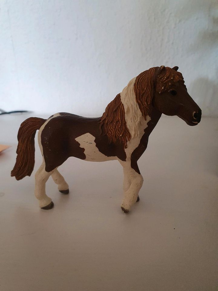 7 Schleich Pferde, bespielt in Lehrte