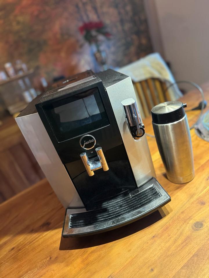 Jura S8 Top Generalüberholt mit Zubehör Kaffee Vollautomat in Löhne