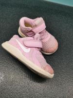 Nike Schuhe Turnschuhe Sneaker Turnschuhe Größe 21 pink Mädchen Bayern - Ruhstorf an der Rott Vorschau