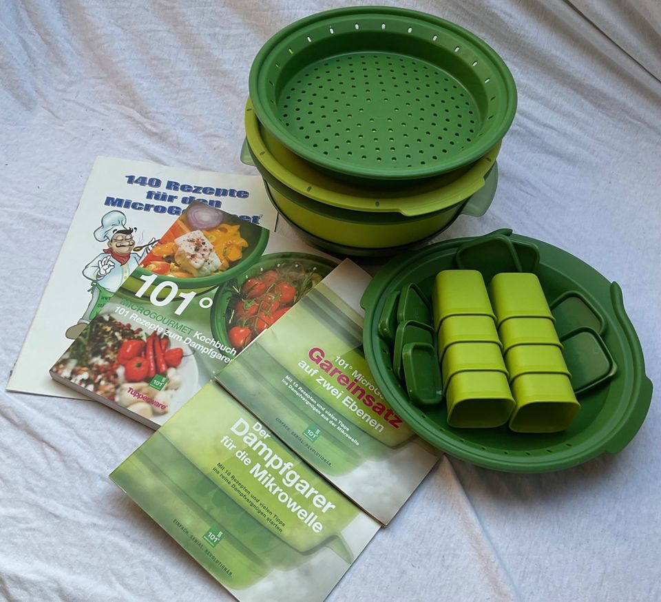 Tupperware Dampfgarer Micro Gourmet mit Zubehör und Kochbüchern in Rodgau