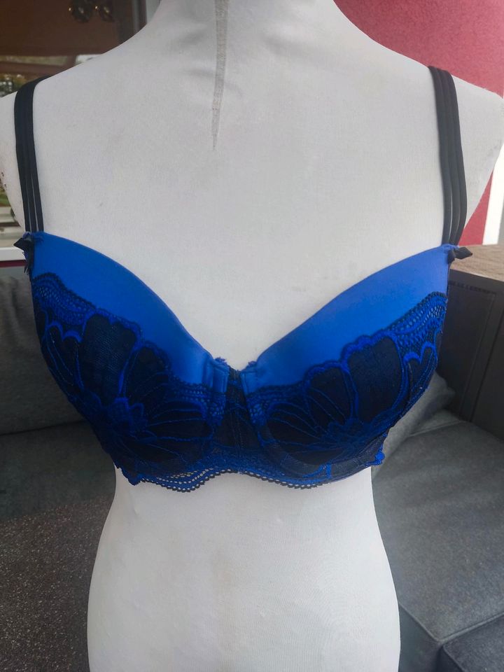 Hunkemöller BH blau 75E in Mantel