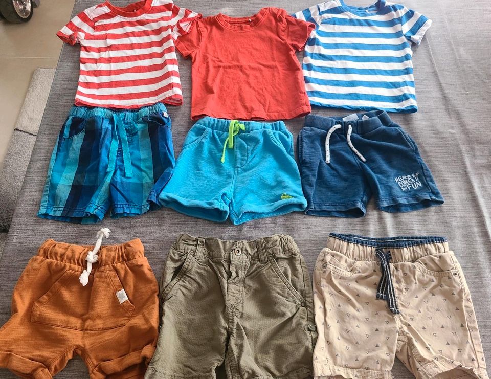 ☆ Jungen Sommer Kleidung T-shirts und Hosen Gr. 80 ☆ in Beilngries