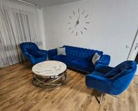 Couch 3.1.1 Mit 4 Kissen 2 grauen 2 blauen Und 6 Stühle Hessen - Wiesbaden Vorschau