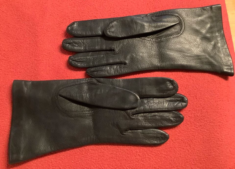 Damen Leder Handschuhe top Zustand in Bornheim