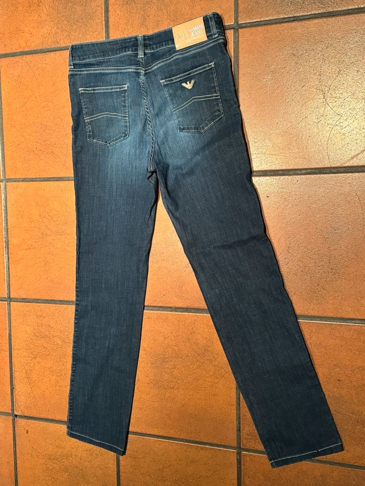 Blaue Armani-Jeans, sehr gut erhalten, Größe 29 in München