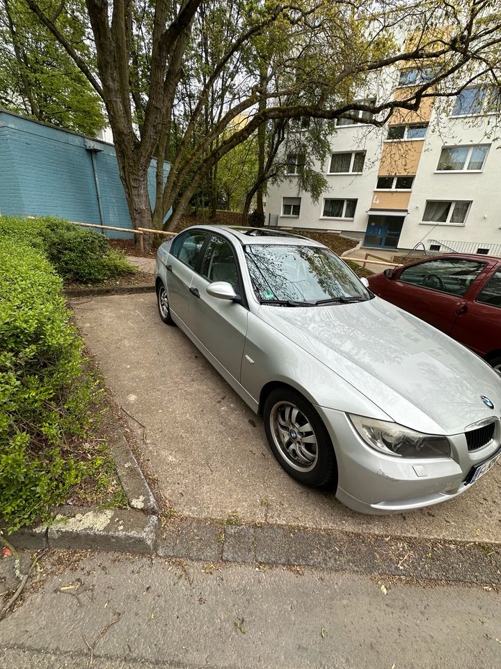 BMW 320i Sitzheizung Klimaanlage SCHECKHEFT in Frankfurt am Main