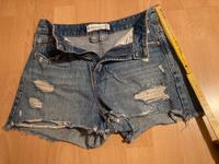 Neue Jeans Shorts/Hot Pants/kurze Hose/wasted/Cut Outs/Wasted Frankfurt am Main - Westend Vorschau