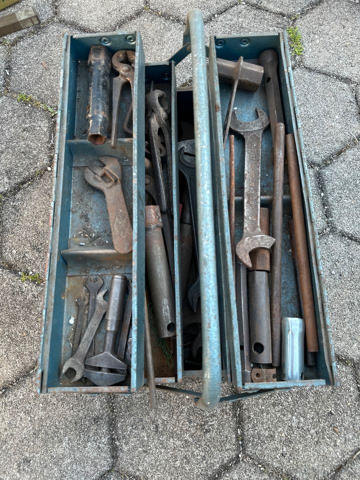 Alter Werkzeugkasten in Poing