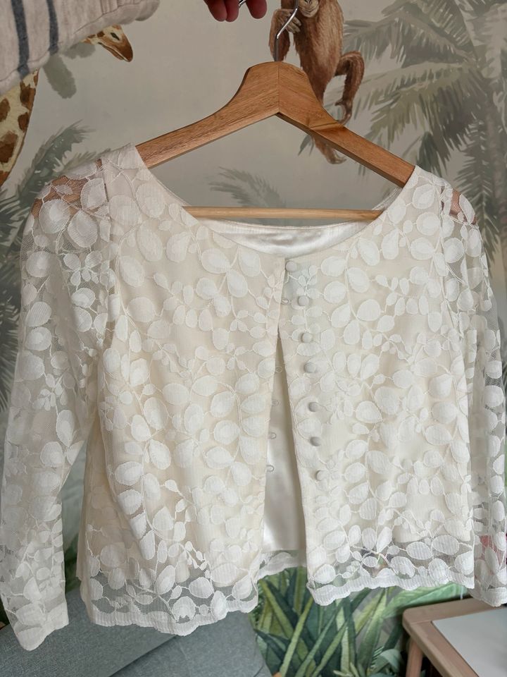 Noni Boho Braut Top aus Spitze und Seide, Gr. 36 in Meerbusch