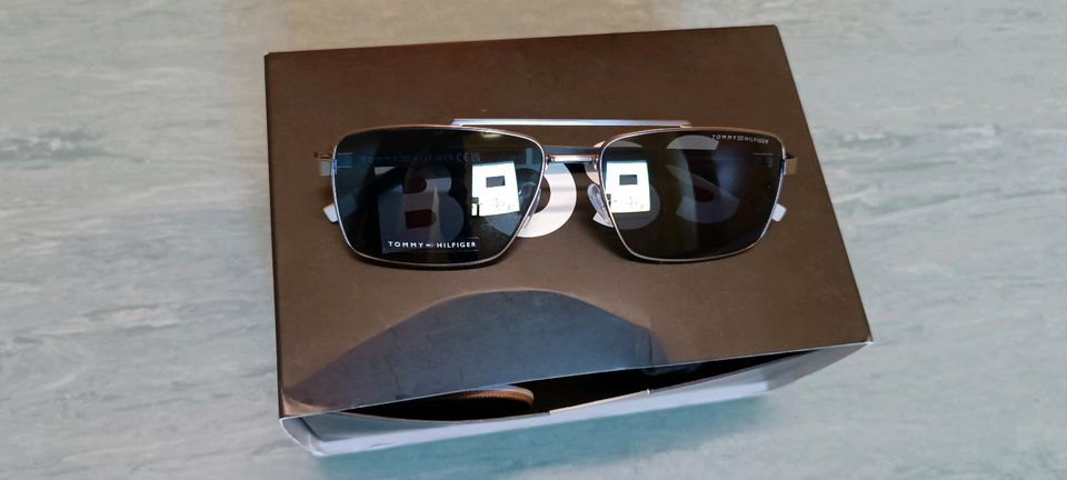 Tommy Hilfiger Sonnenbrille in Berlin