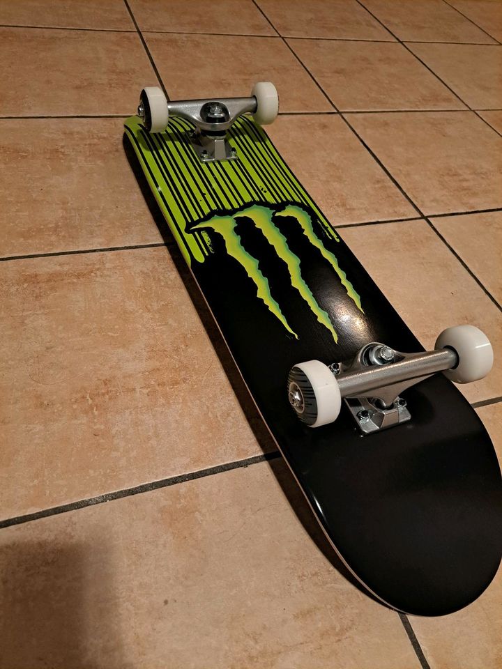 Neues und unbenutztes Skateboard von Monster Energy in Großmaischeid