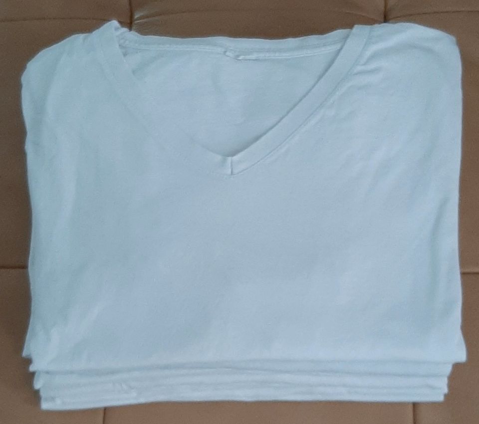 T-Shirts mit V-Ausschnitt XXL, weiß, 10 Stück + Extras in Schwerin