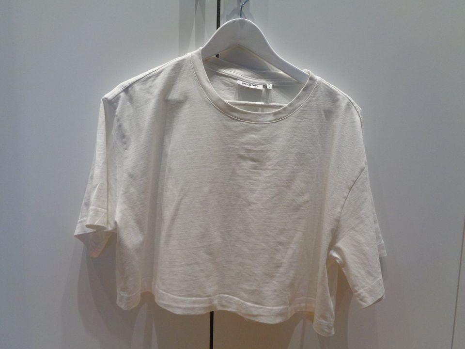 Weekday T-Shirt Gr. M - L / Leinen Hose Zara Gr. 38 / Strickjacke in Nottuln