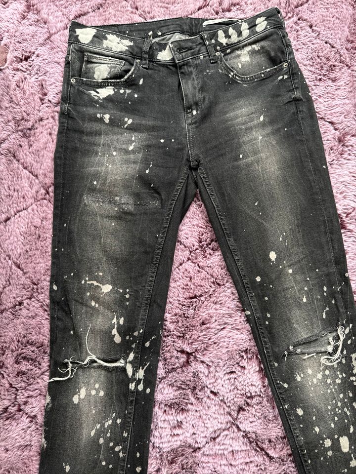 Zara Jeanshose schwarz mit weißen Sprenkel Gr. 38 in Düsseldorf